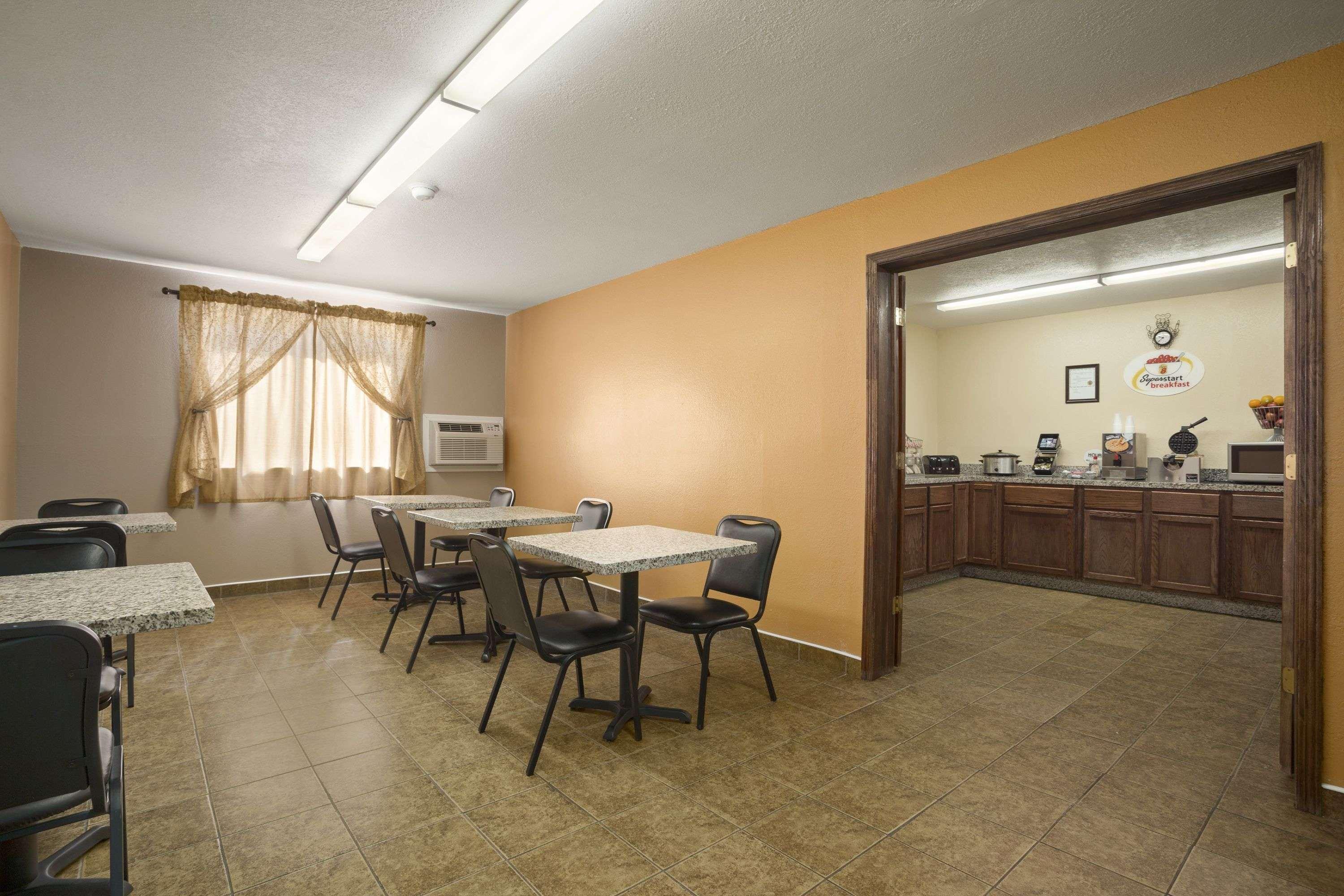 Hotel Super 8 By Wyndham Cedar Rapids Zewnętrze zdjęcie