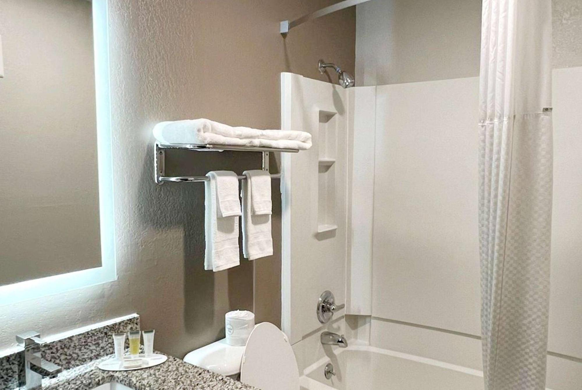 Hotel Super 8 By Wyndham Cedar Rapids Zewnętrze zdjęcie