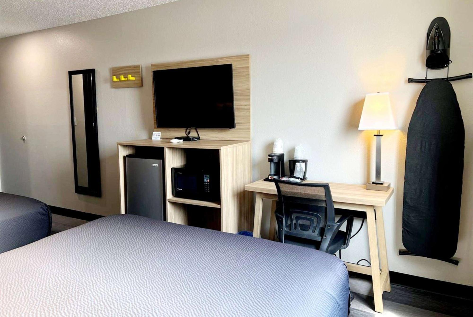 Hotel Super 8 By Wyndham Cedar Rapids Zewnętrze zdjęcie