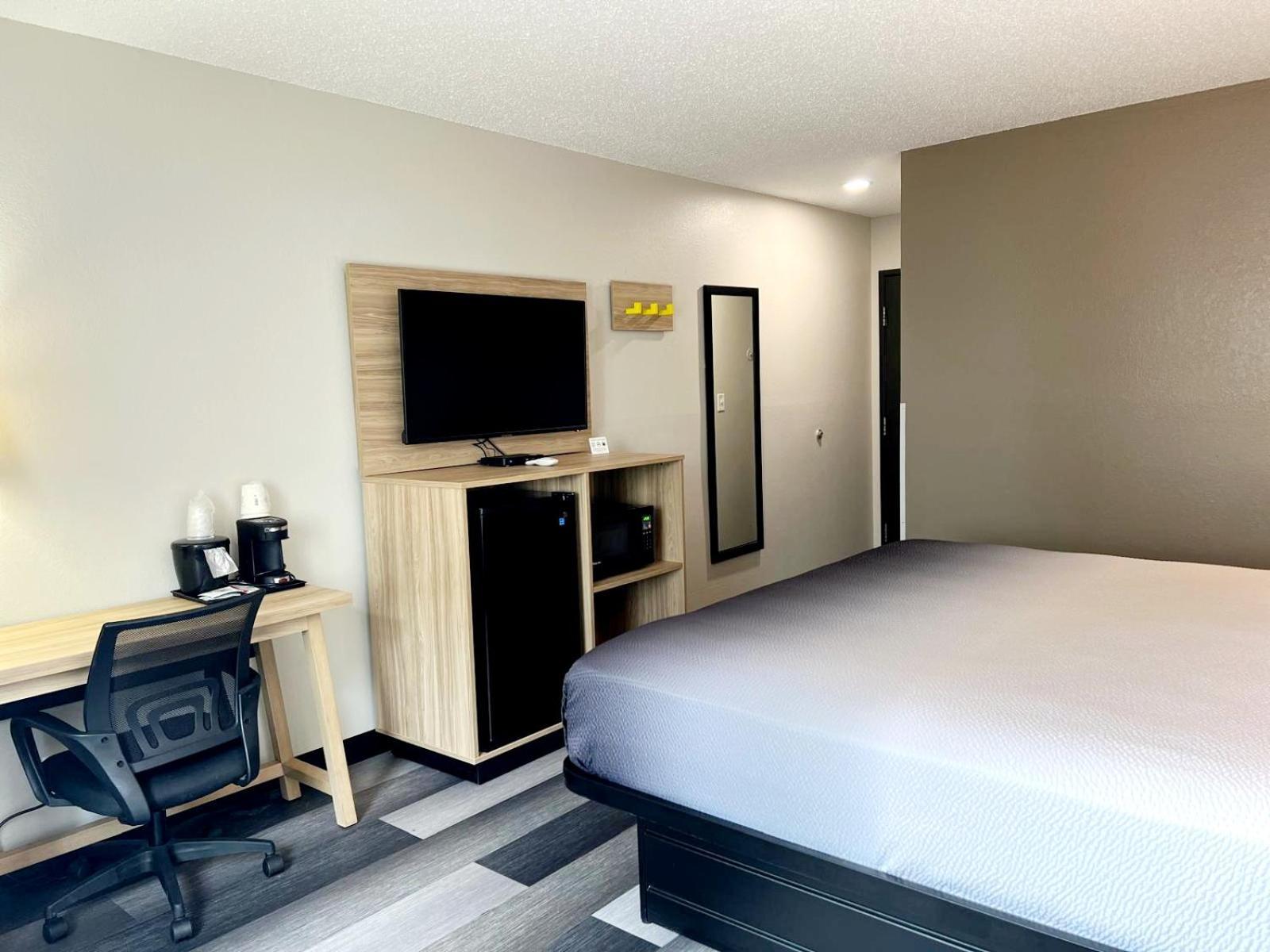 Hotel Super 8 By Wyndham Cedar Rapids Zewnętrze zdjęcie