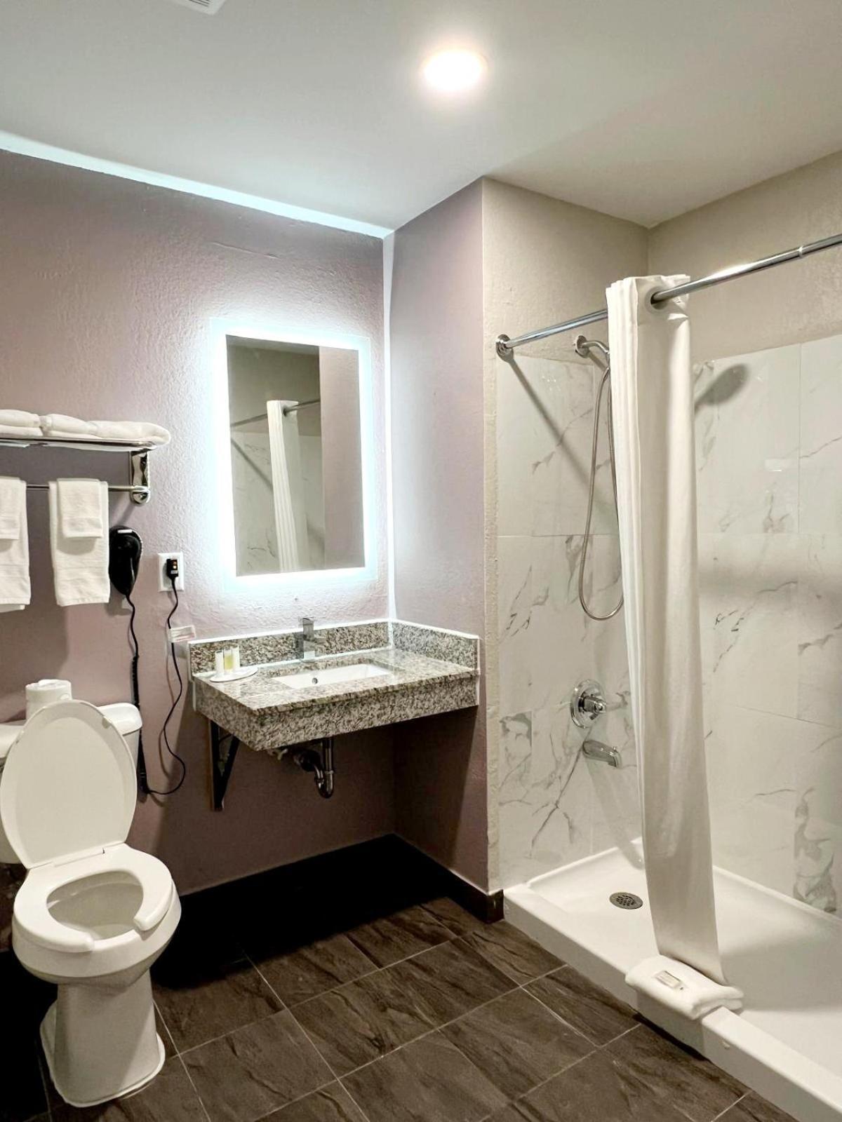 Hotel Super 8 By Wyndham Cedar Rapids Zewnętrze zdjęcie