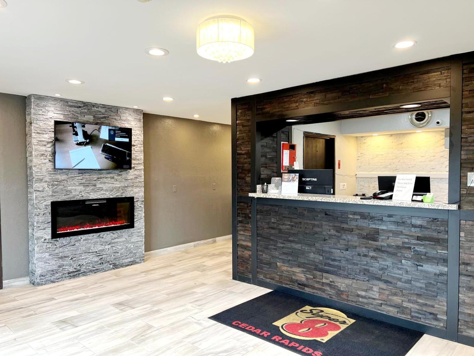 Hotel Super 8 By Wyndham Cedar Rapids Zewnętrze zdjęcie