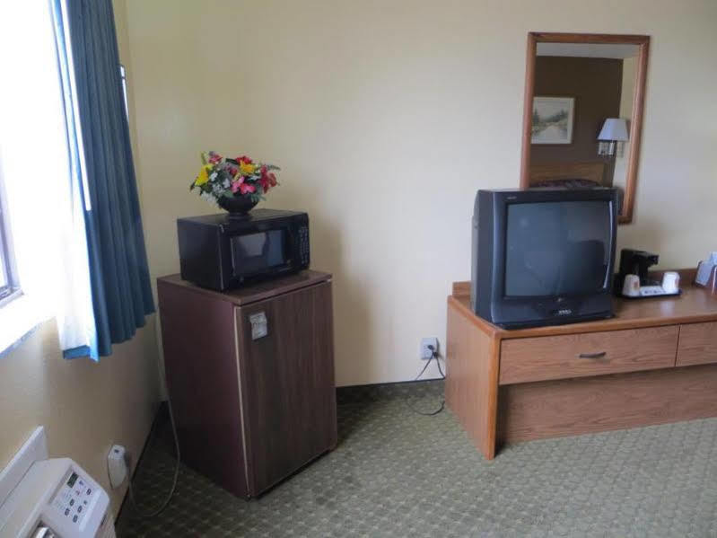 Hotel Super 8 By Wyndham Cedar Rapids Zewnętrze zdjęcie